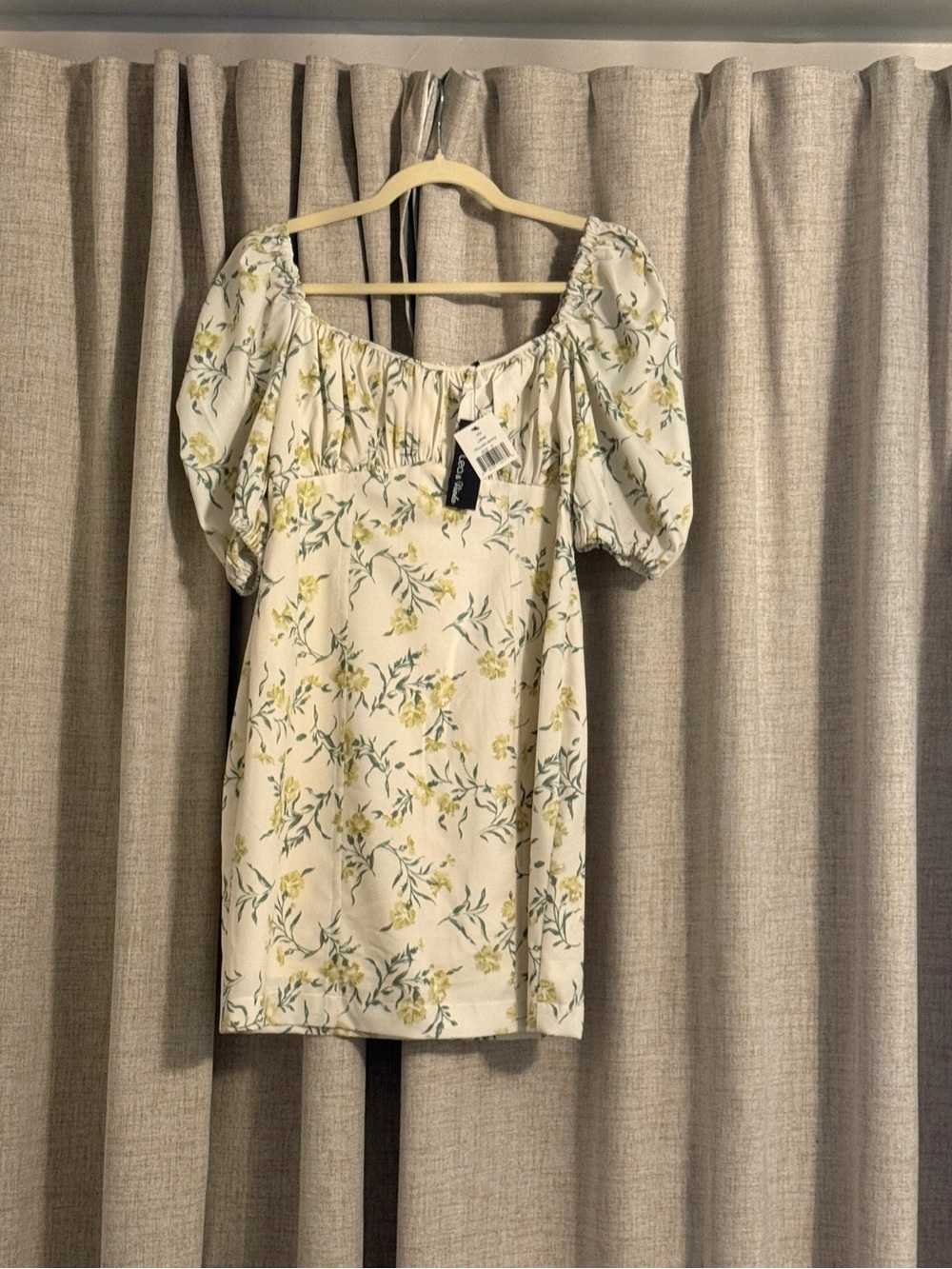 NWT - Women’s Cream Floral Puff-Sleeve Mini Dress -size small - Picture 2 of 4